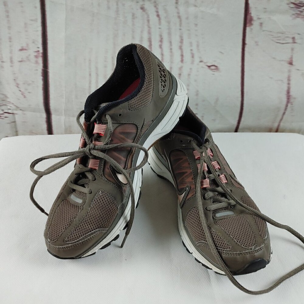 Womens Size 8 Brown Purple Nike Zoom Vomero 7 Running Shoes 511559